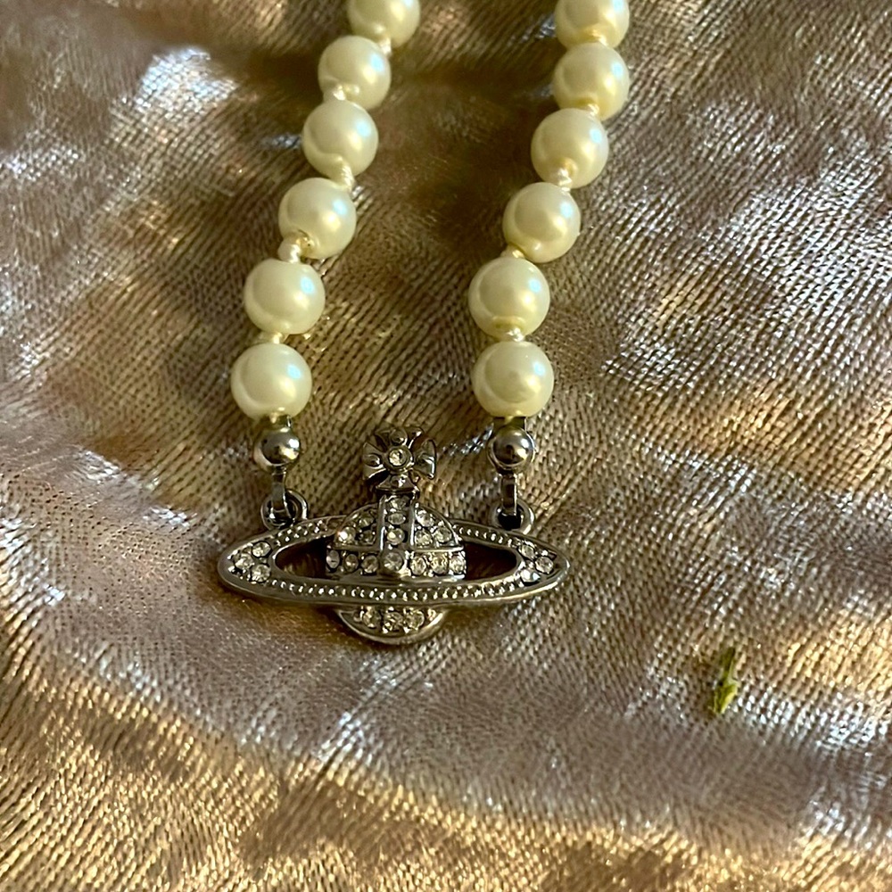 Vivienne Westwood pearl choker